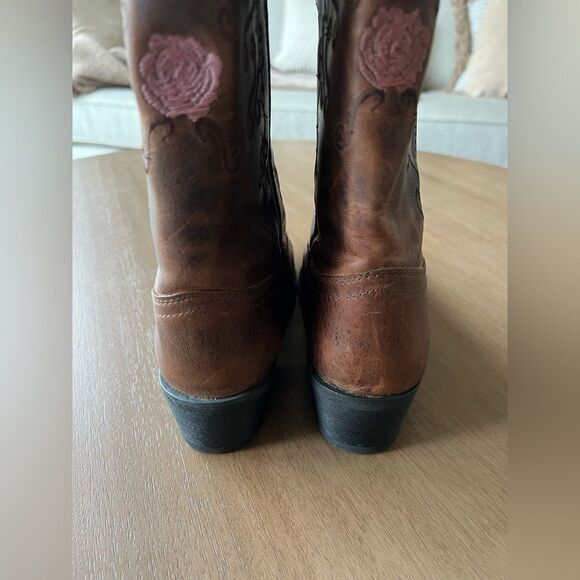 Women Smokey mountain boots style 3771 pattern Rosette, Brown Distress Sz 6 NWOT - Picture 14 of 16